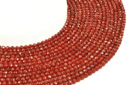 Cuentas de cornalina facetadas de 4 mm en un hilo de 40 cm.