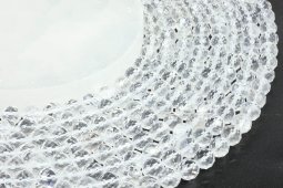 Cuentas de cristal de roca facetadas de 8 mm en una hebra de 40 cm