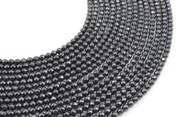 Cuentas facetadas de hematita de 4 mm en un hilo de 38 cm.