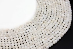 Cuentas facetadas de Piedra Luna Blanca de 4 mm en un hilo de 38 cm